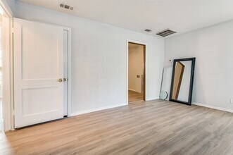 1410 S W St in Arlington, TX - Building Photo - Building Photo