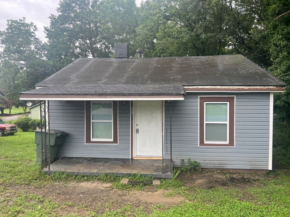806 N Pryor St in Gastonia, NC - Building Photo