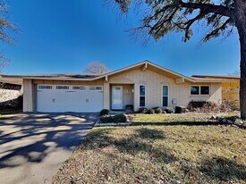 1814 Glenwick Ln in Irving, TX - Building Photo