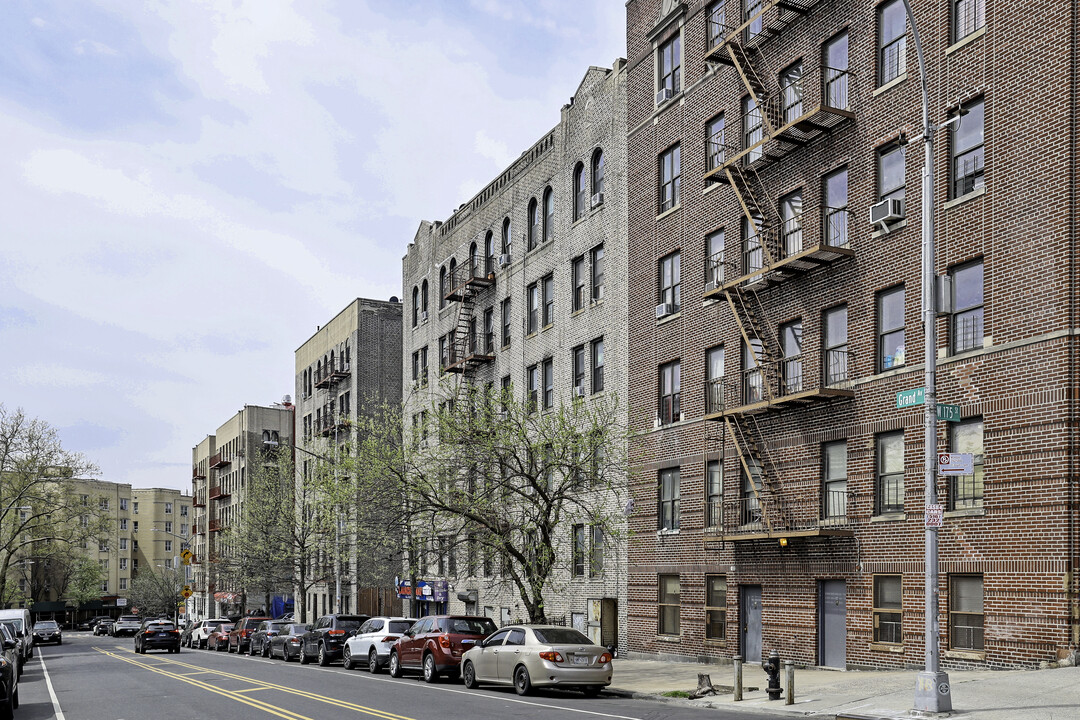 1661 Grand Avenue in New York, NY - Building Photo