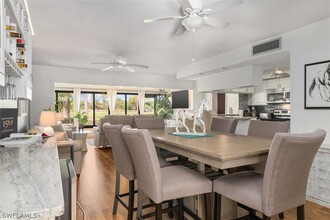 5625 Trailwinds Dr in Ft. Myers, FL - Building Photo - Building Photo