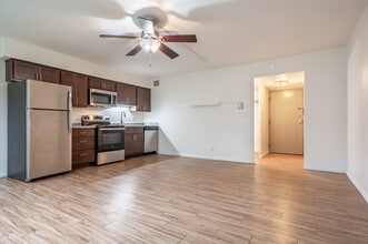 PARK TOWER in Madison, WI - Foto de edificio - Interior Photo