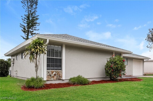 4740 Escalante Dr in North Port, FL - Building Photo - Building Photo