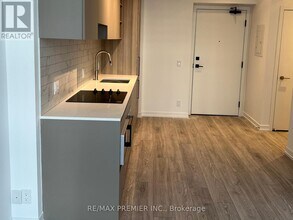 55-1055 Mercer St in Toronto, ON - Building Photo - Building Photo