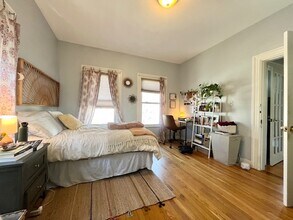 4 Alcott St, Unit 2 in Boston, MA - Foto de edificio - Building Photo