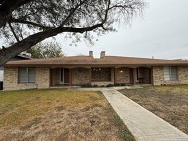 10104 Ironside Dr in San Antonio, TX - Building Photo