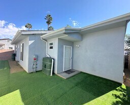 15926 Leadwell St in Los Angeles, CA - Building Photo