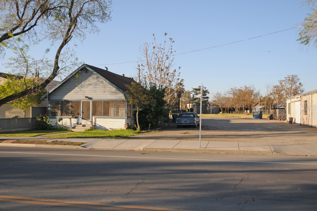 211 I St in Los Banos, CA - Building Photo