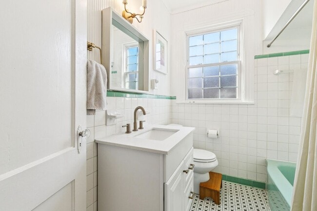 property at 1735 Congress St