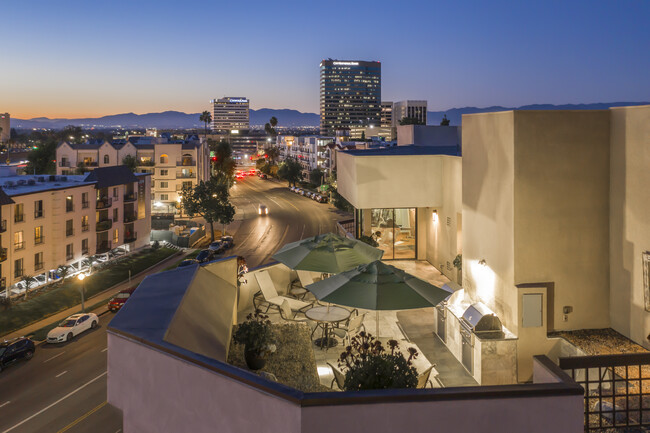 The Ivy Apartments in Sherman Oaks, CA - Building Photo - Building Photo