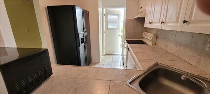 4501 NE 21st Ave, Unit 110 in Fort Lauderdale, FL - Foto de edificio - Building Photo