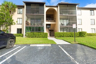 603 Sea Pine Way in Greenacres, FL - Building Photo