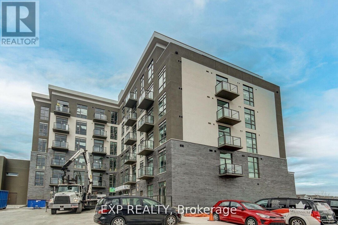 235-210 MALLARD Trl in Waterdown, ON - Building Photo
