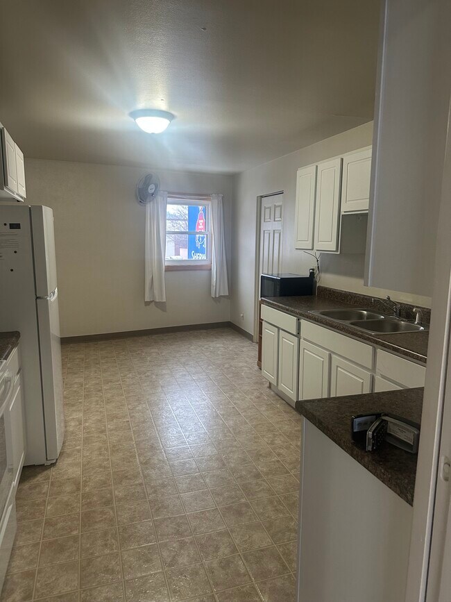 1908 W Main St in Rapid City, SD - Building Photo - Building Photo