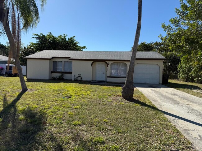 354 SW Belmont Cir in Port St. Lucie, FL - Building Photo - Building Photo