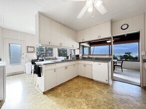 650 Kaimalino St in Kailua, HI - Building Photo - Building Photo