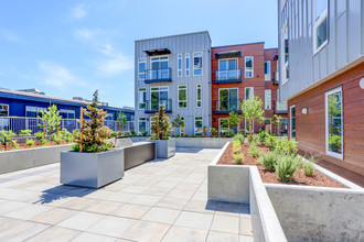 Burke + Union Apartments in Seattle, WA - Building Photo - Building Photo