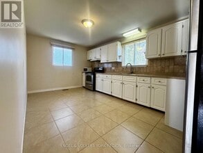 135 Luxury Ave in Bradford West Gwillimbury, ON - Building Photo - Building Photo