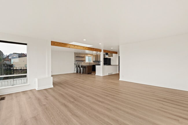 2410 37th Ave SW in Seattle, WA - Building Photo - Building Photo