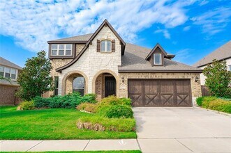 205 Oakcrest Dr in Justin, TX - Building Photo - Building Photo