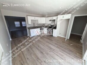 2804 Elmwood Ave in Bakersfield, CA - Building Photo - Building Photo