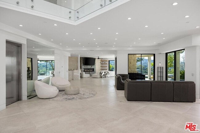 3911 Cody Rd in Los Angeles, CA - Building Photo - Building Photo