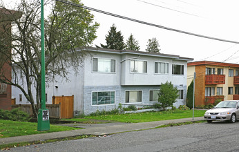 6730 Sussex Av in Burnaby, BC - Building Photo - Building Photo