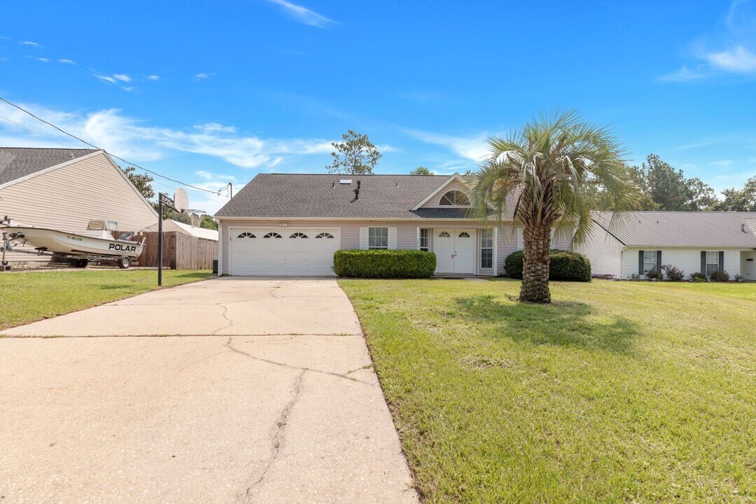 4807 Summer Creek Cove in Crestview, FL - Building Photo