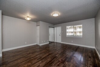 Riverfalls at Bellmar in Dallas, TX - Foto de edificio - Interior Photo