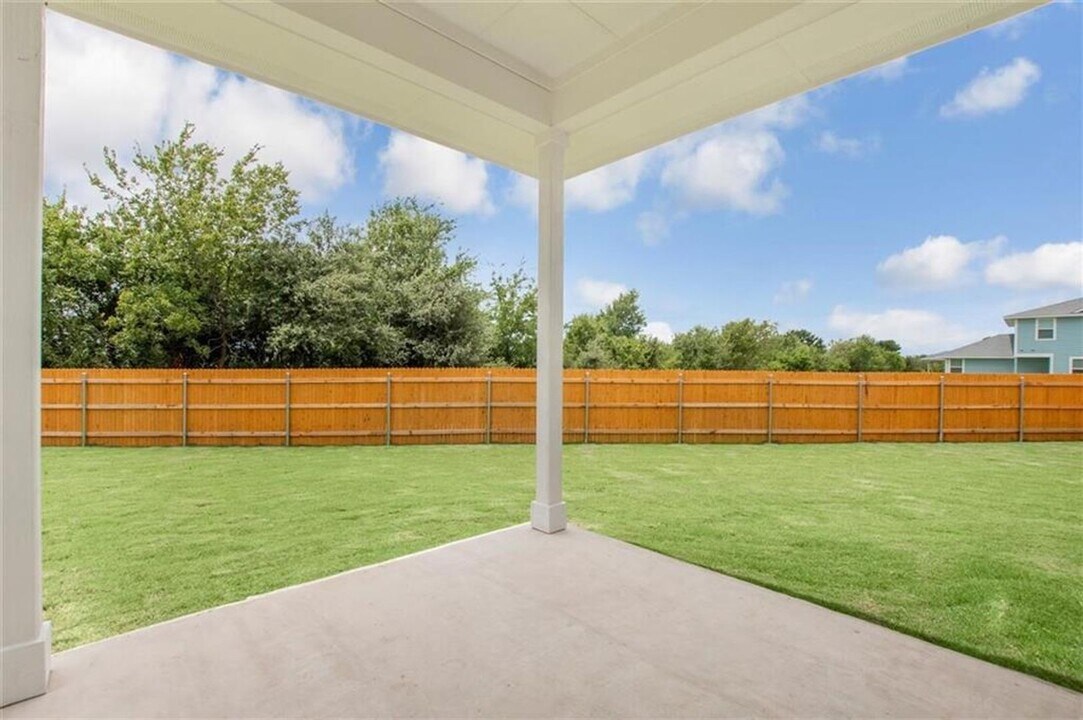 113 Saranac Dr in Elgin, TX - Building Photo