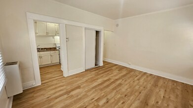 2850 Francis Ave in Los Angeles, CA - Building Photo - Building Photo