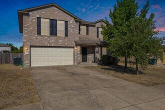 208 Creston St in Hutto, TX - Building Photo - Building Photo