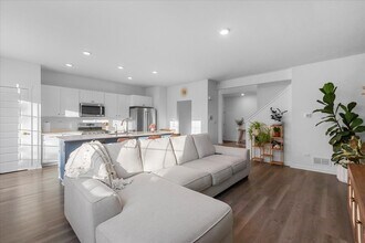 271 Charlestowne Lake Dr in St. Charles, IL - Building Photo - Building Photo