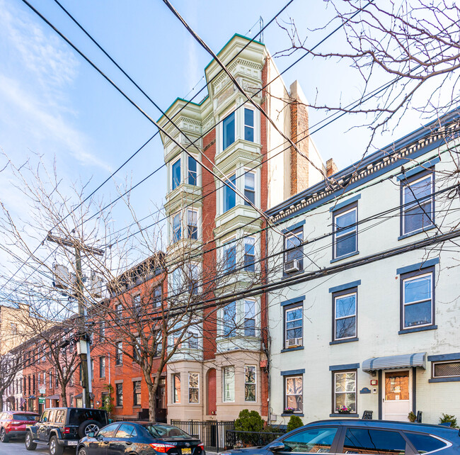 117 Bloomfield St in Hoboken, NJ - Foto de edificio - Building Photo