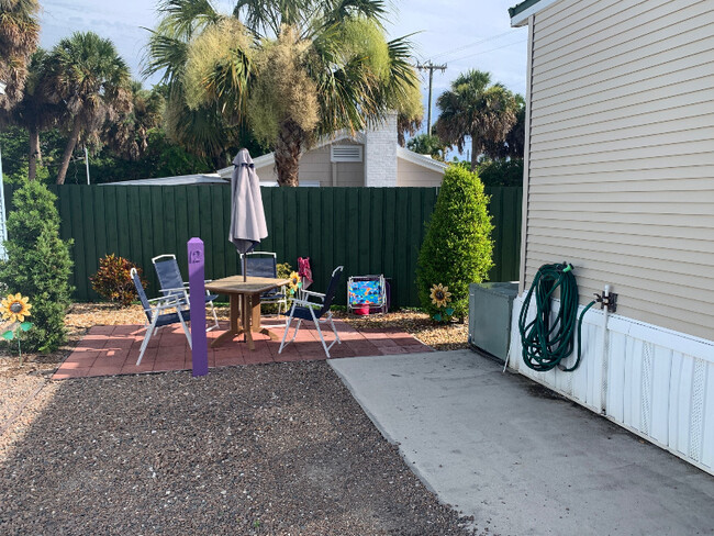 2580 NE Indian River Dr in Jensen Beach, FL - Building Photo - Building Photo