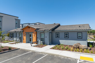 Vista Del Robles Apartments in Woodland, CA - Building Photo - Building Photo