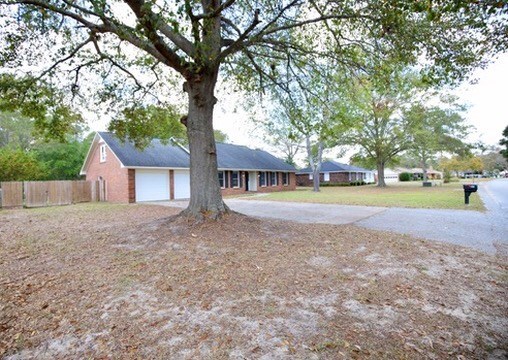 944 Twin Lakes Dr in Sumter, SC - Building Photo - Building Photo