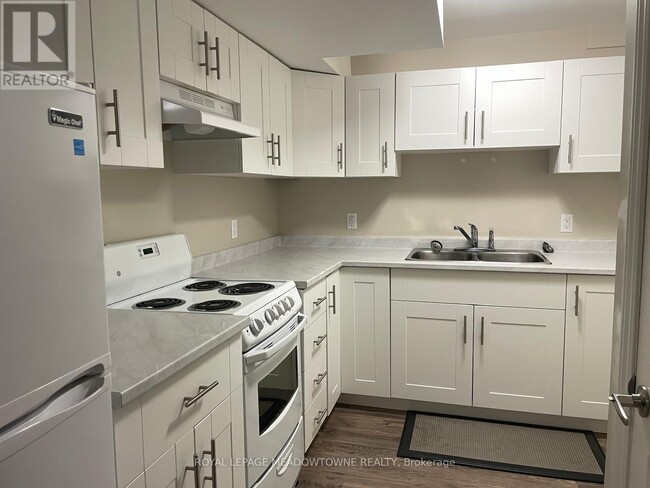 513 Beaver Ct in Milton, ON - Building Photo - Building Photo