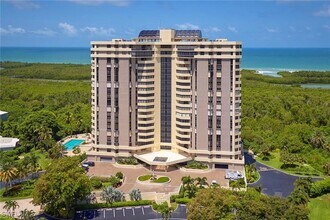 6001 Pelican Bay Blvd in Naples, FL - Building Photo - Building Photo