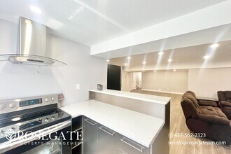 759 Kleinburg Dr in London, ON - Building Photo - Building Photo