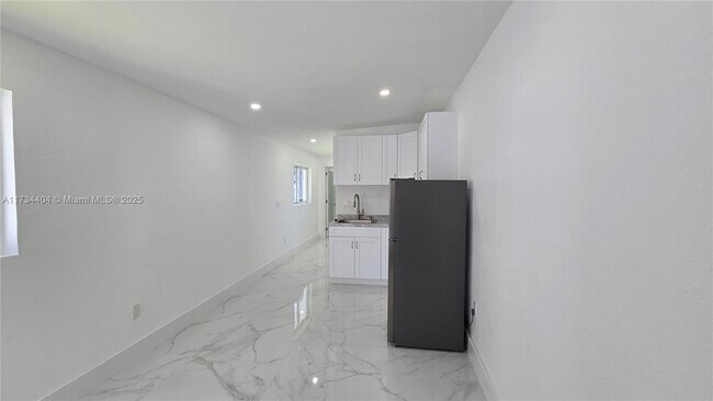 15586 SW 62nd Ter in Miami, FL - Building Photo - Building Photo