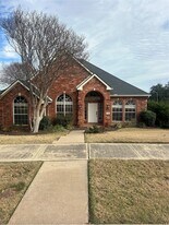 4742 Parkhaven Dr in Garland, TX - Building Photo