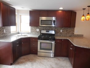 14 Main St, Unit 4 in Easthampton, MA - Building Photo - Building Photo