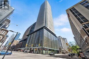 501 Yonge St in Toronto, ON - Building Photo