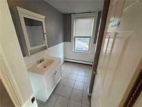 2 Main St in West Warwick, RI - Building Photo - Building Photo