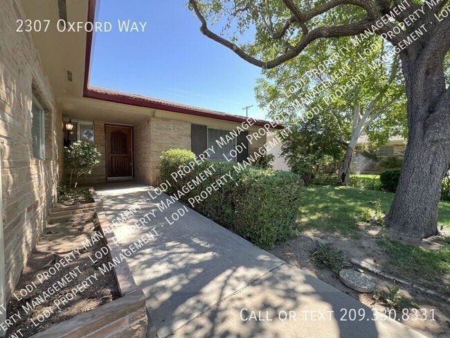 2307 Oxford Way in Lodi, CA - Building Photo - Building Photo