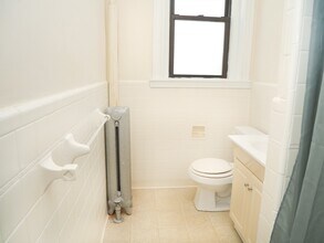 7 Naples Rd, Unit A in Brookline, MA - Building Photo - Building Photo