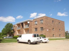 Westwood Apartments in Cincinnati, OH - Building Photo - Building Photo