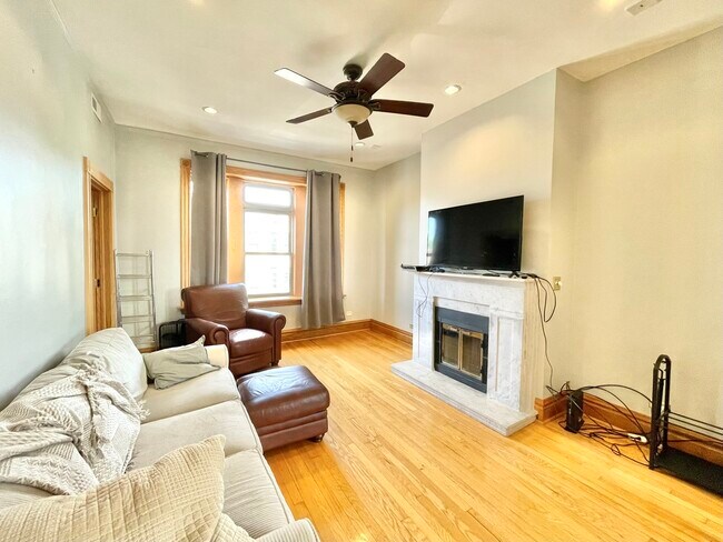2526 N California Ave in Chicago, IL - Building Photo - Building Photo