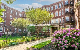 102 Queensberry St, Unit 14 in Boston, MA - Building Photo